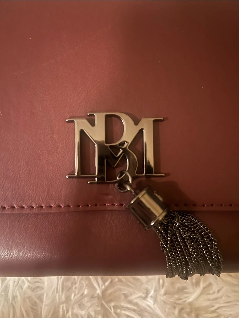Badgley Mischka Metal Fringe Crossbody in Wine - Picture 4 of 12